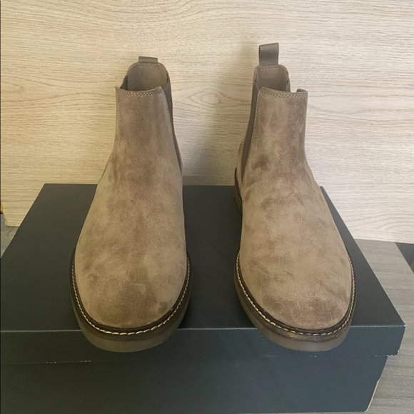 clarkdale gobi olive suede